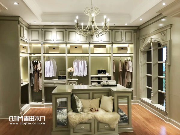 重庆青田木门：整装展厅衣帽间
