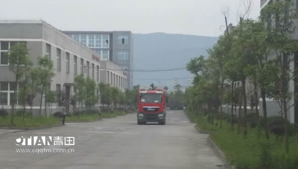 重庆青田木门邀请消防员指导防火安全和灭火